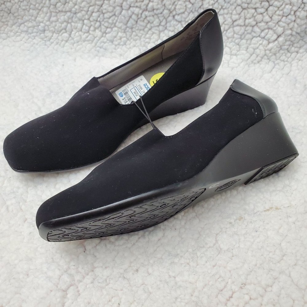 Lifestride Simply Comfort Black Suede Wedge Shoes.  Size women's 9.